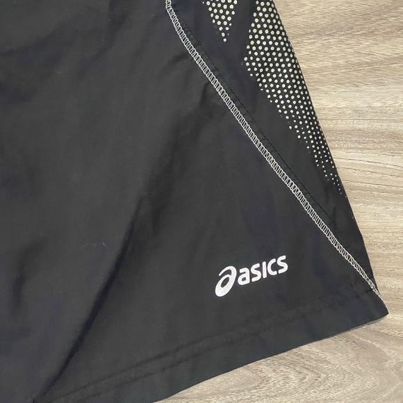 [SOLD] ASICS running shorts - Picture 2 of 4